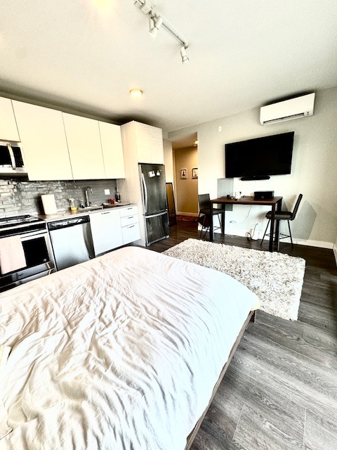 2407 W Eastwood Avenue 402