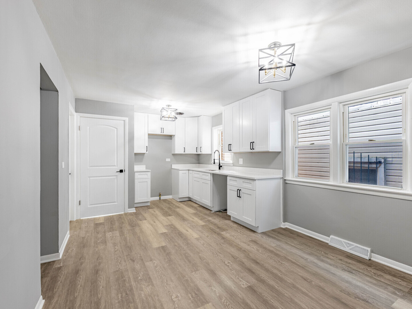 8139 S Exchange Avenue