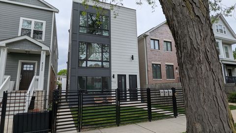 4222 N Bernard Street Chicago IL 60618