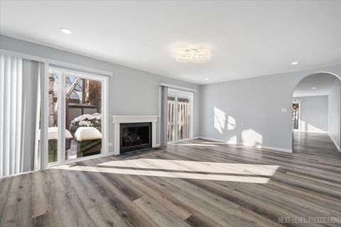 Tiny photo for 2S616 Linden Square, Warrenville, IL 60555 (MLS # 12528329)