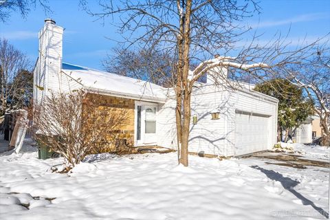 Tiny photo for 2S616 Linden Square, Warrenville, IL 60555 (MLS # 12528329)