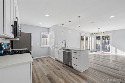 Tiny photo for 2S616 Linden Square, Warrenville, IL 60555 (MLS # 12528329)