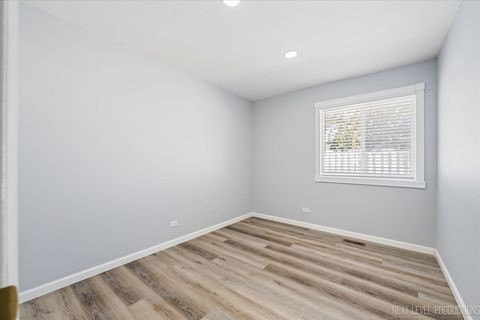 Tiny photo for 2S616 Linden Square, Warrenville, IL 60555 (MLS # 12528329)