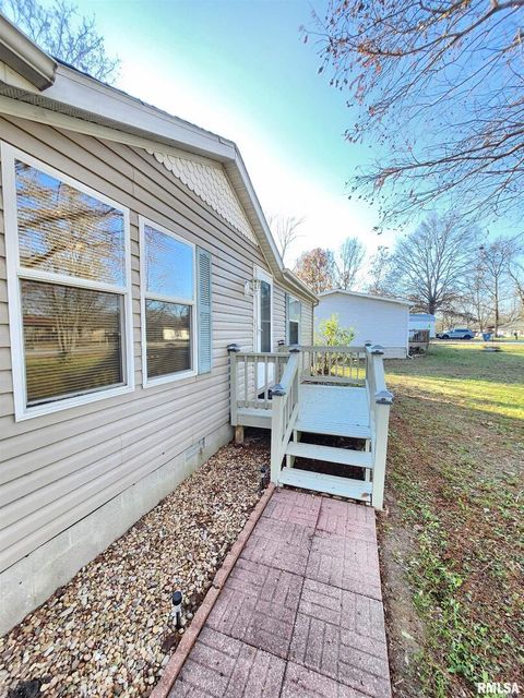 Tiny photo for 37 JANET Street, Murphysboro, IL 62966 (MLS # EB460611)