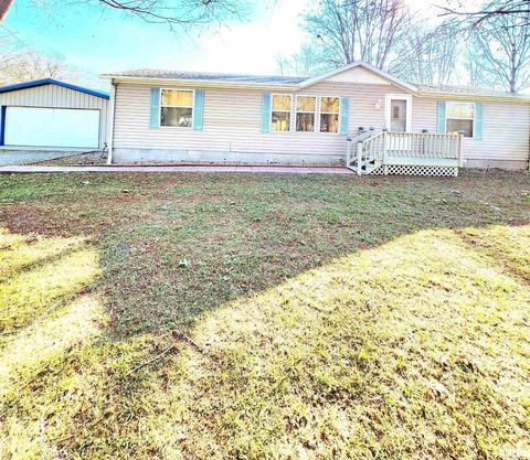 Photo of 37 JANET Street, Murphysboro, IL 62966 (MLS # EB460611)