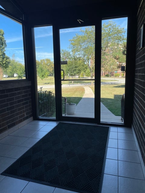 Tiny photo for 650 Perrie Drive #304, Elk Grove Village, IL 60007 (MLS # 12752138)