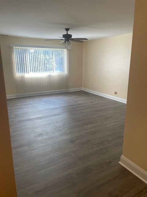 Tiny photo for 650 Perrie Drive #304, Elk Grove Village, IL 60007 (MLS # 12752138)