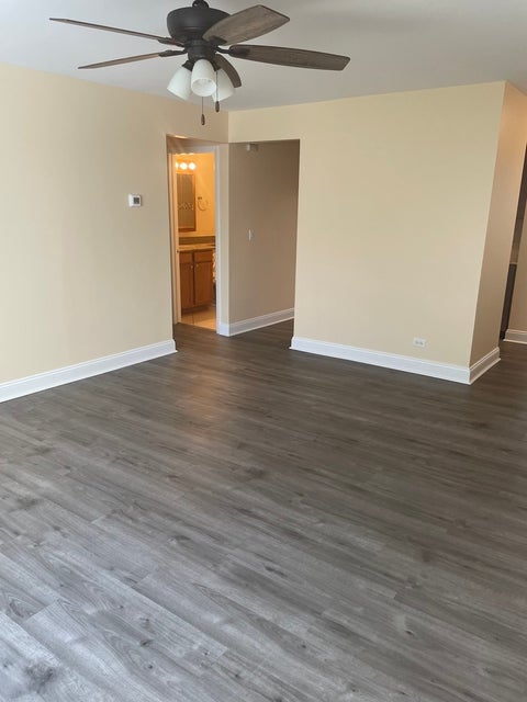 Tiny photo for 650 Perrie Drive #304, Elk Grove Village, IL 60007 (MLS # 12752138)