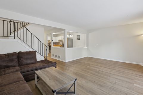 Tiny photo for 625 Breakers Point, Schaumburg, IL 60194 (MLS # 12527327)