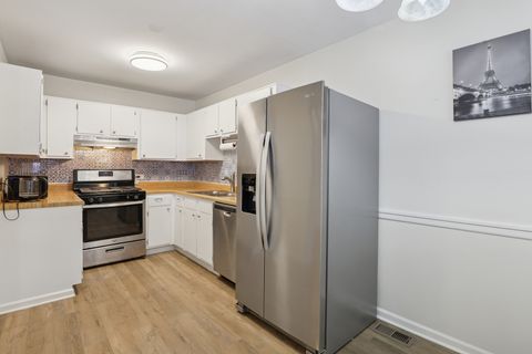 Tiny photo for 625 Breakers Point, Schaumburg, IL 60194 (MLS # 12527327)