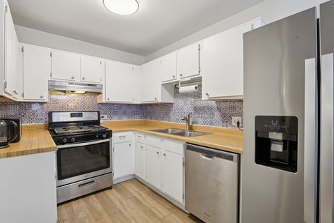 Tiny photo for 625 Breakers Point, Schaumburg, IL 60194 (MLS # 12527327)