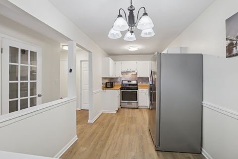 Tiny photo for 625 Breakers Point, Schaumburg, IL 60194 (MLS # 12527327)