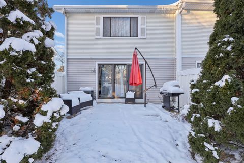 Tiny photo for 625 Breakers Point, Schaumburg, IL 60194 (MLS # 12527327)