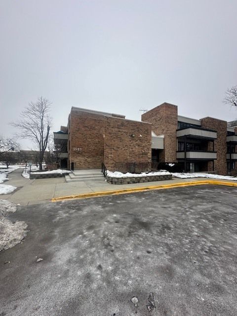 1813 Hemlock Place 311 Schaumburg IL 60173