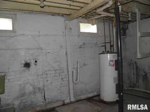 Tiny photo for 1903 Hershey Ave Avenue, Muscatine, IA 52761 (MLS # QC4265831)