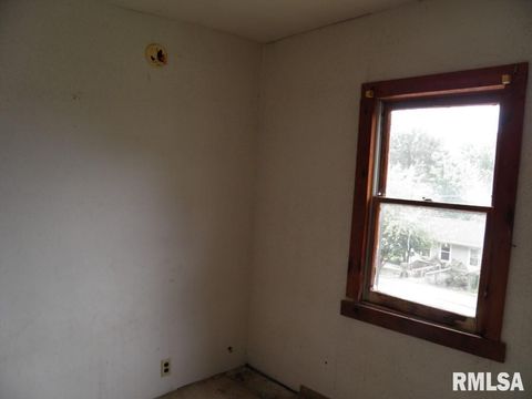 Tiny photo for 1903 HERSHEY Avenue, Muscatine, IA 52761 (MLS # QC4265831)