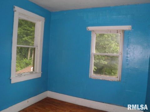 Tiny photo for 1903 Hershey Ave Avenue, Muscatine, IA 52761 (MLS # QC4265831)