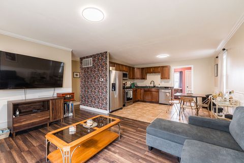 Tiny photo for 742 Cedardale Place, Aurora, IL 60506 (MLS # 12598574)