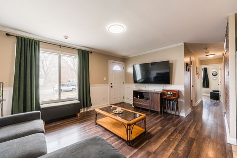 Tiny photo for 742 Cedardale Place, Aurora, IL 60506 (MLS # 12598574)