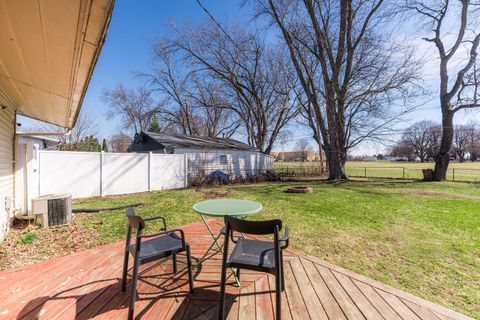 Tiny photo for 742 Cedardale Place, Aurora, IL 60506 (MLS # 12598574)