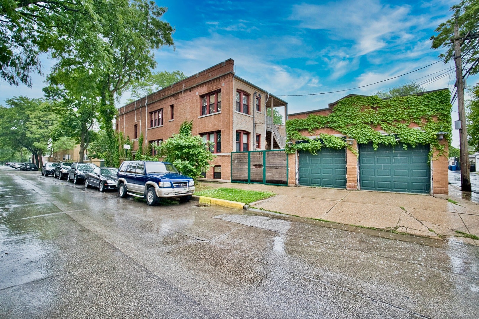 2437 W North Shore Avenue 2