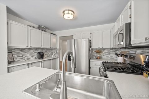 Tiny photo for 96 MIDHURST Court #201D, Naperville, IL 60565 (MLS # 12557724)