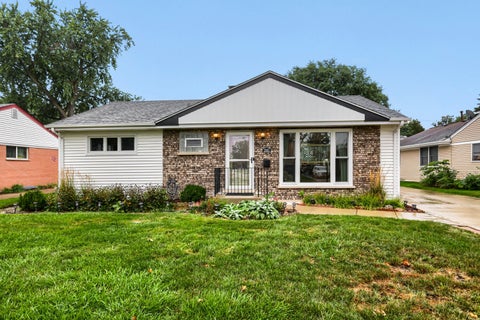 Tiny photo for 1301 S 2nd Avenue, Des Plaines, IL 60018 (MLS # 12763161)