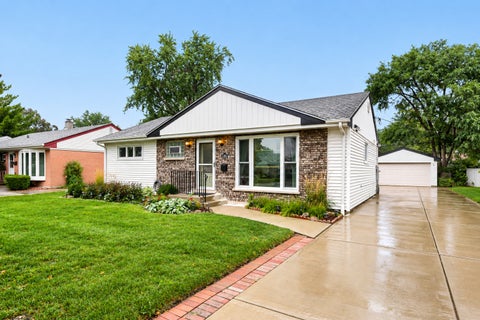 Photo of 1301 S 2nd Avenue, Des Plaines, IL 60018 (MLS # 12763161)
