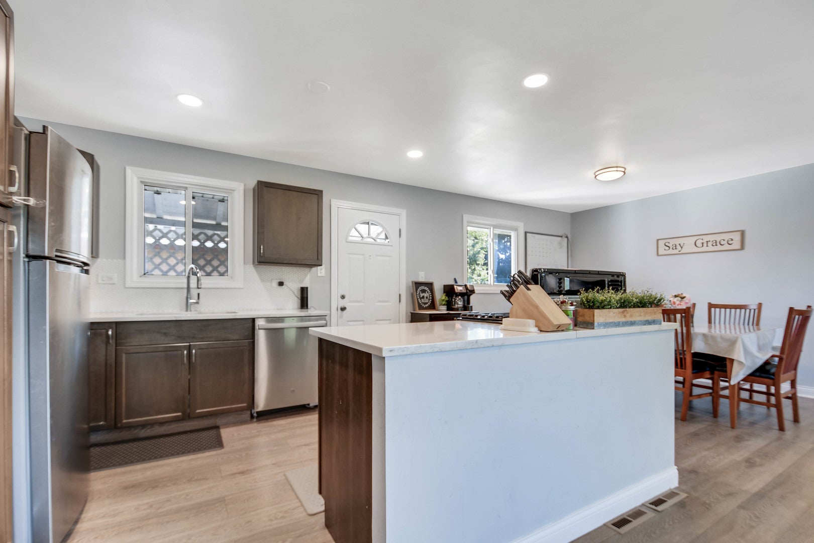 9401 S 80th Court