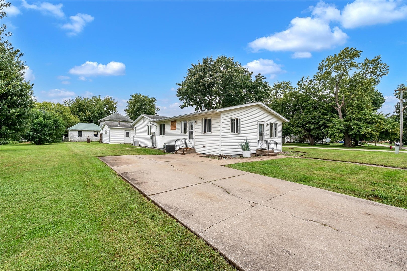235 SE 3rd Street