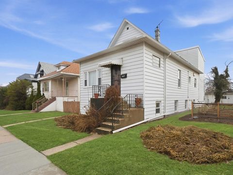 Photo of 6227 W Addison Street, Chicago, IL 60634 (MLS # 12587398)