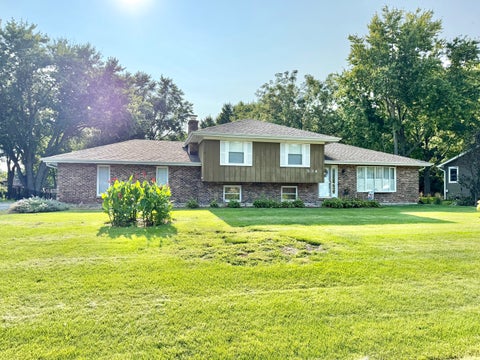 Photo of 11S534 Whittington Lane, Naperville, IL 60564 (MLS # 12730451)