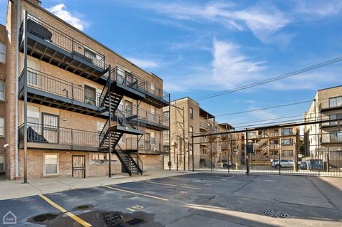 Tiny photo for 4358 S Prairie Avenue, Chicago, IL 60653 (MLS # 12524348)