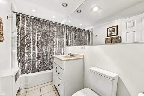 Tiny photo for 630 Hull Terrace #1W, Evanston, IL 60202 (MLS # 12737641)