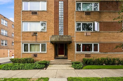 Photo of 630 Hull Terrace #1W, Evanston, IL 60202 (MLS # 12737641)