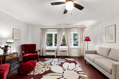 Tiny photo for 630 Hull Terrace #1W, Evanston, IL 60202 (MLS # 12737641)