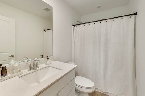 Tiny photo for 1406 Neubauer Circle #1904, Lindenhurst, IL 60046 (MLS # 12620165)