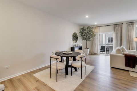 Tiny photo for 1406 Neubauer Circle #1904, Lindenhurst, IL 60046 (MLS # 12620165)