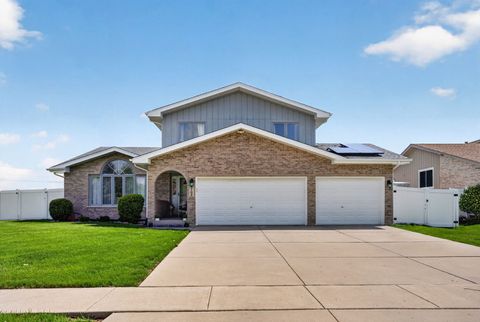 Photo of 702 Longwood Court, Minooka, IL 60447 (MLS # 12629633)