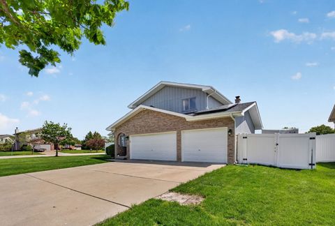 Tiny photo for 702 Longwood Court, Minooka, IL 60447 (MLS # 12629633)