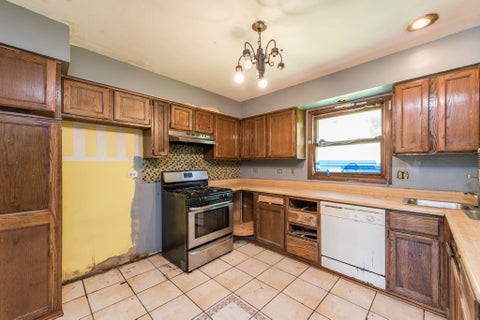 Tiny photo for 2337 N Sheridan Road, Waukegan, IL 60087 (MLS # 12746776)