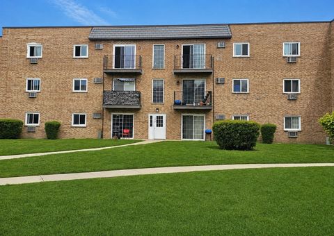Photo of 155 W Elk Trail #354, Carol Stream, IL 60188 (MLS # 12630228)