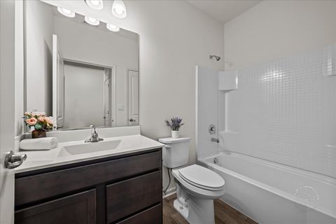 Tiny photo for 218 Sussex Court, North Aurora, IL 60542 (MLS # 12539415)