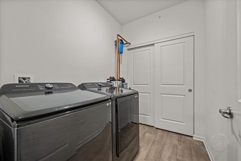 Tiny photo for 218 Sussex Court, North Aurora, IL 60542 (MLS # 12539415)