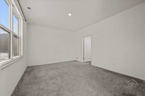 Tiny photo for 218 Sussex Court, North Aurora, IL 60542 (MLS # 12539415)