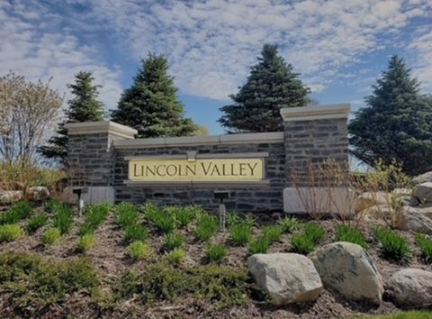 Tiny photo for 218 Sussex Court, North Aurora, IL 60542 (MLS # 12539415)