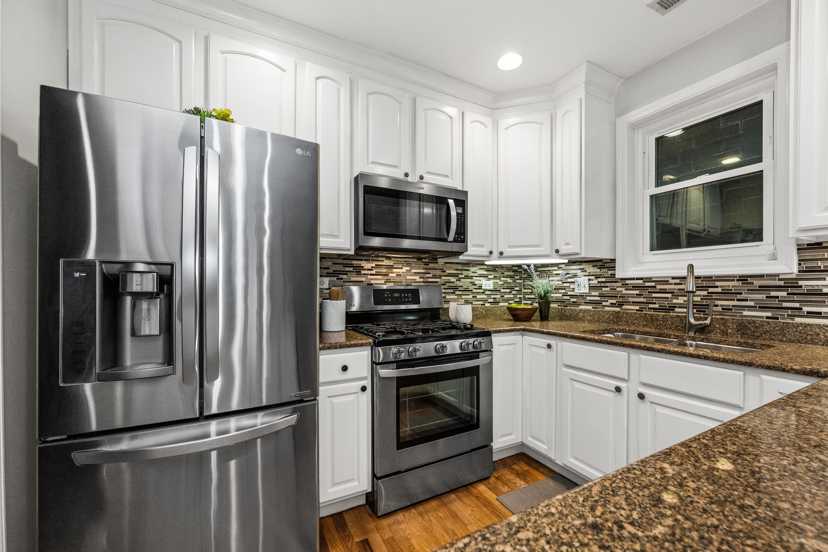 4151 N LINCOLN Avenue 1