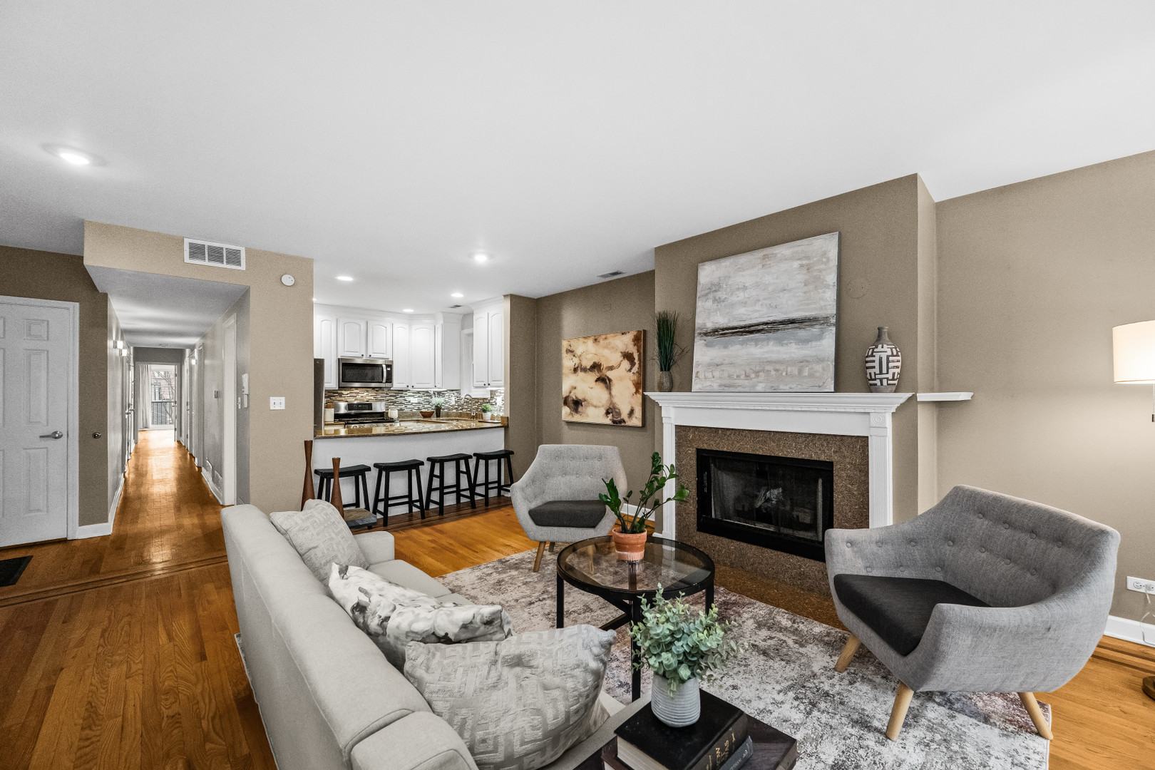 4151 N LINCOLN Avenue 1