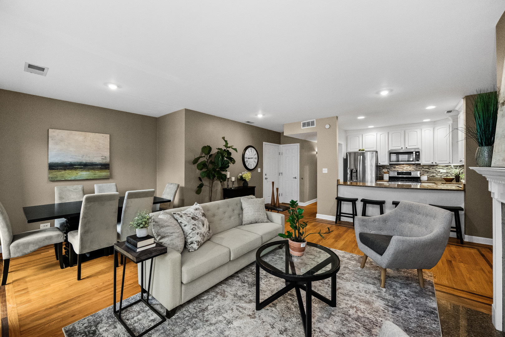 4151 N LINCOLN Avenue 1