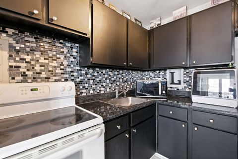 Tiny photo for 700 W Bittersweet Place #904, Chicago, IL 60613 (MLS # 12441234)